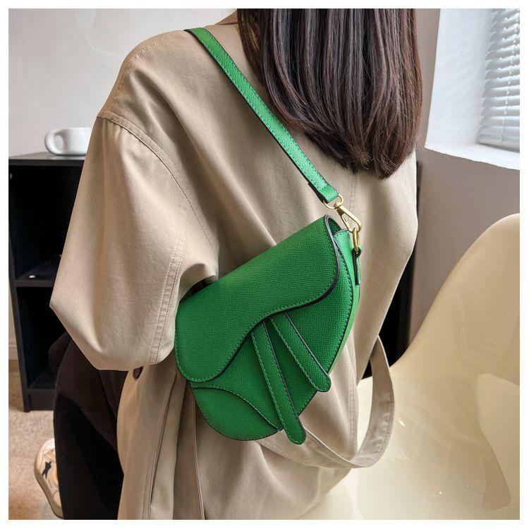 Retro Women's Bag 2024 New Fashion Spring/Summer Women's Bag Textured Shoulder Bag Versatile Crossbody Bag Saddle Bag