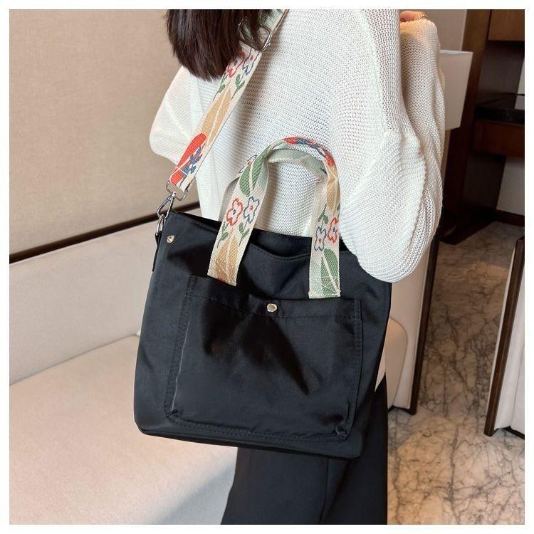 Canvas Bag Tote Bag Female 2024 New Fashion Simple Large Capacity Shoulder Bag Student Class Bag Crossbody Bag