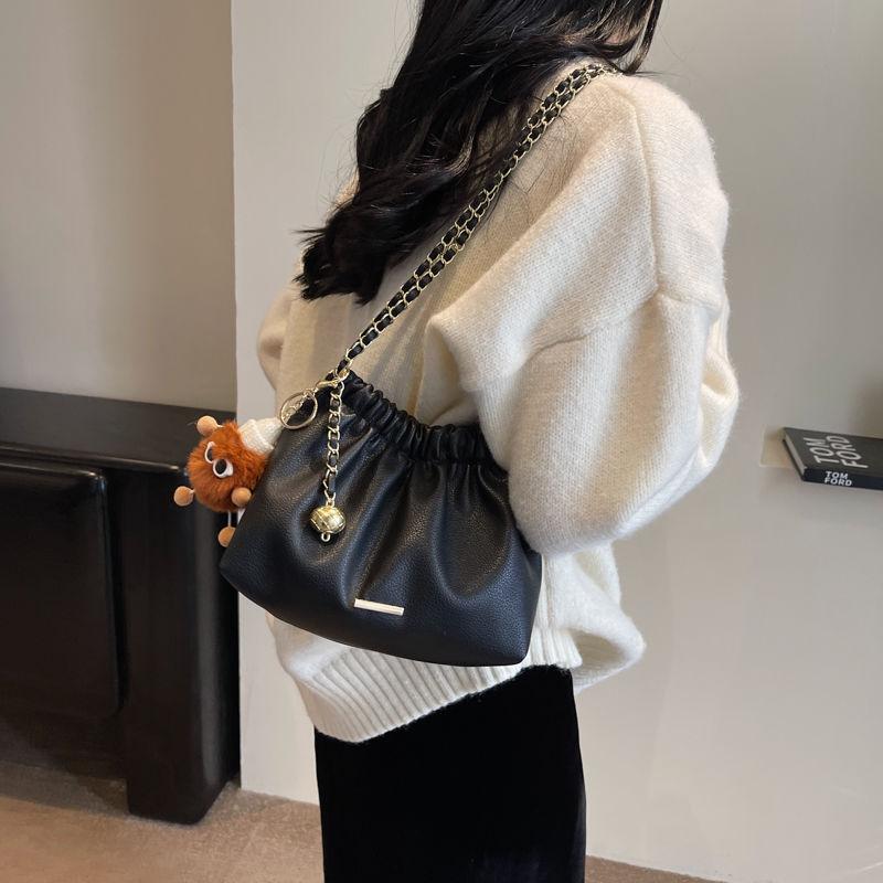 This year's popular bag women's new 2024 luxury solid color niche shoulder bag versatile chain crossbody bucket bag