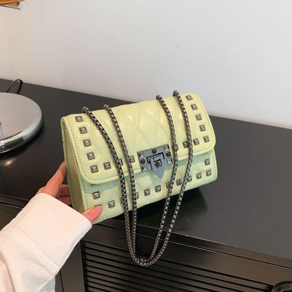 Retro Summer Small Bag Women's Diagonal Straddle Bag 2024 New Popular Women's Bag Fashion Versatile INS Chain Small One Shoulder Crossbody Bag Personalized Small Chain Bag Temperament Women's Bag