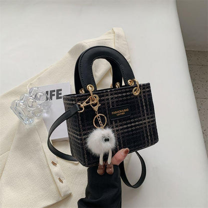 2024 Spring/Summer New High Quality Fashion Small Square Bag Cute Plush Ball Pendant Single Shoulder Bag Fresh and Sweet Handheld Crossbody Bag Plaid Classic Simple Women's Bag