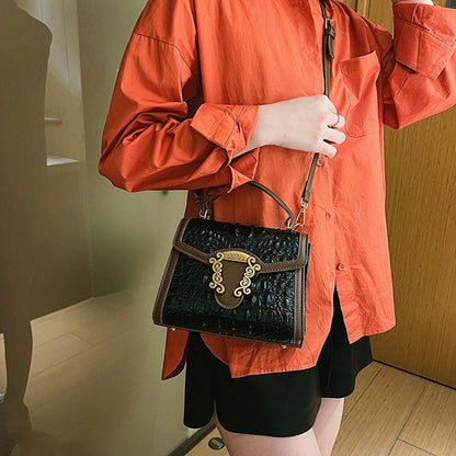 2024 New Women's Light Luxury High Quality Crocodile Pattern Shoulder Bag with Contrast Color Design, Fashionable and Versatile Handbag, Elegant and Popular Small Square Bag