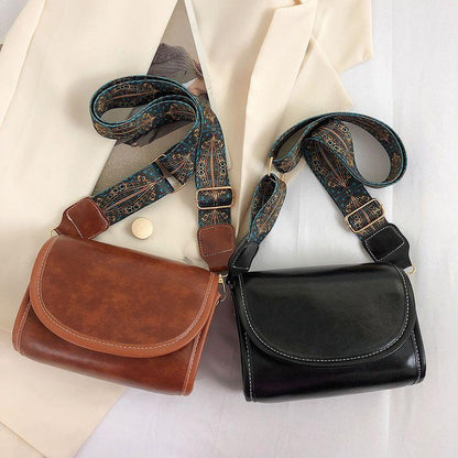 Advanced Japanese and Korean retro underarm small bag for women in 2024 New Fashion Versatile Western style Crossbody Bag Saddle Bag Retro Casual Cross Straddle Bag Fashion Simple Phone Bag