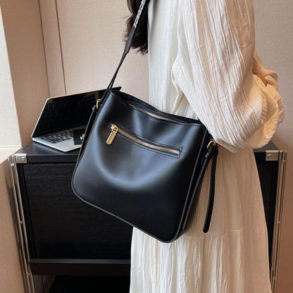 Fashion Girls handbag New Commuter Women's Bag Fashion Wide Strap Crossbody Bag All-Match Super Hot Shoulder Bucket Bag High Sense Bag female