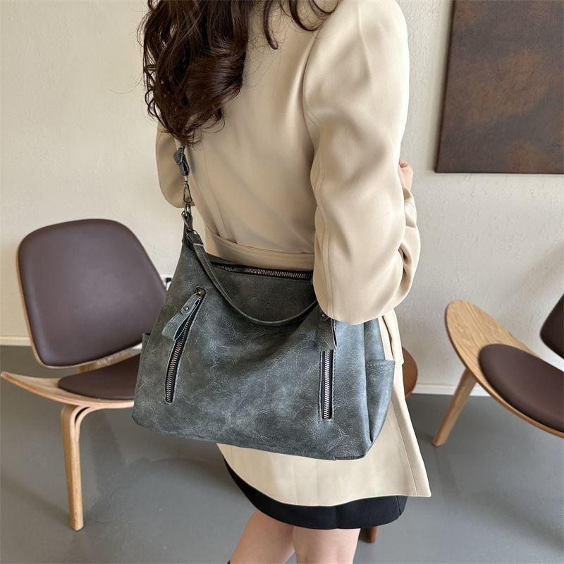 Korean Style Large Capacity Bag for Women 2024 New Versatile Retro Messenger Bag Textured Shoulder Commuter Bucket Tote Bag