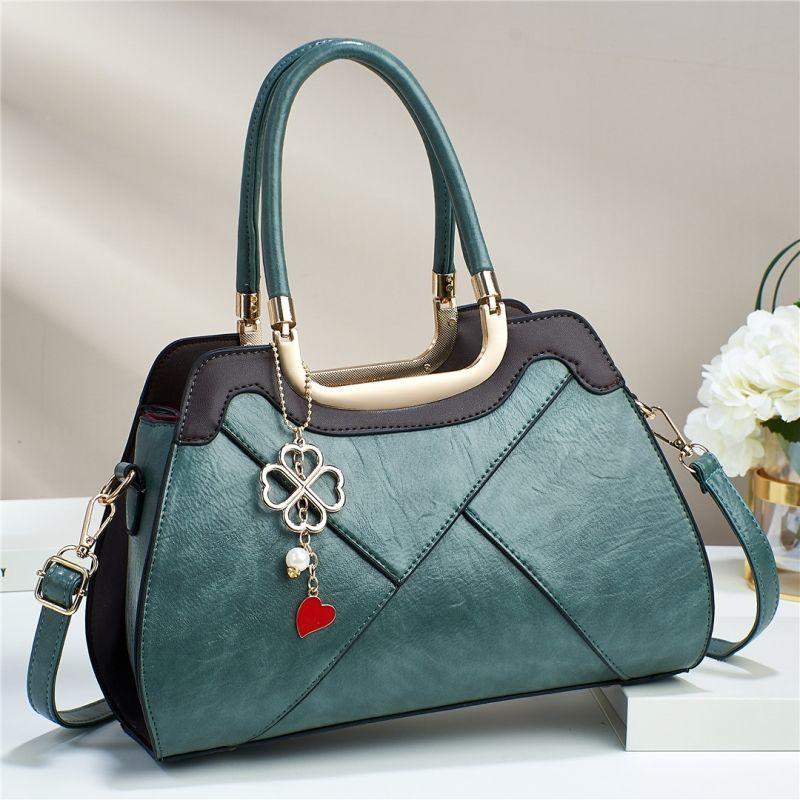 Large capacity portable bag for women 2024 new high-end texture niche design single shoulder bag retro elegant metal pendant decoration crossbody bag