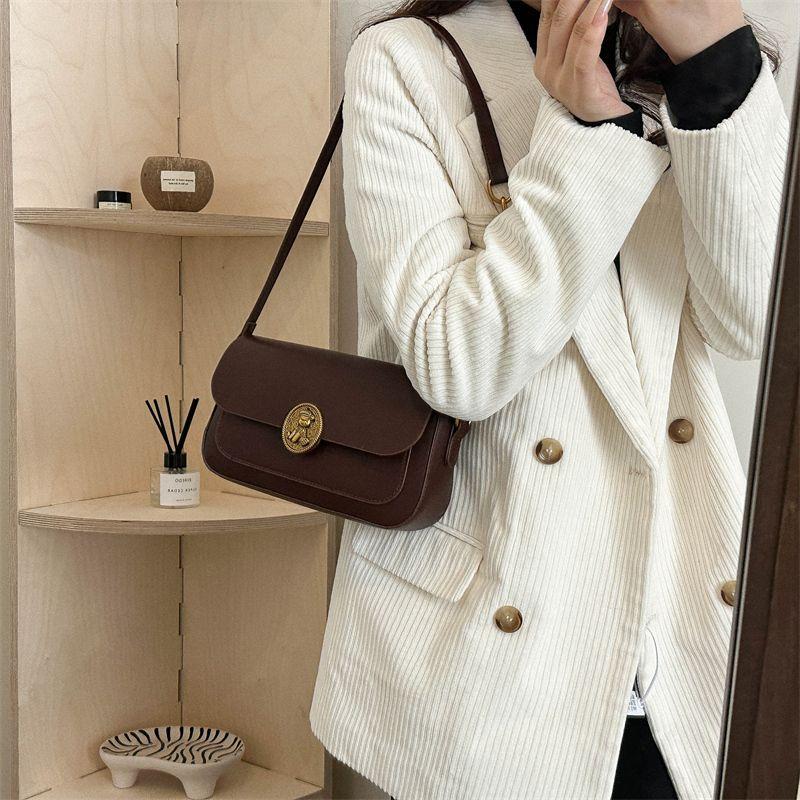 Retro Advanced Texture Small Bag Women's Fashion 2024 New Versatile Small Square Bag Popular Shoulder Underarm Messenger Bag