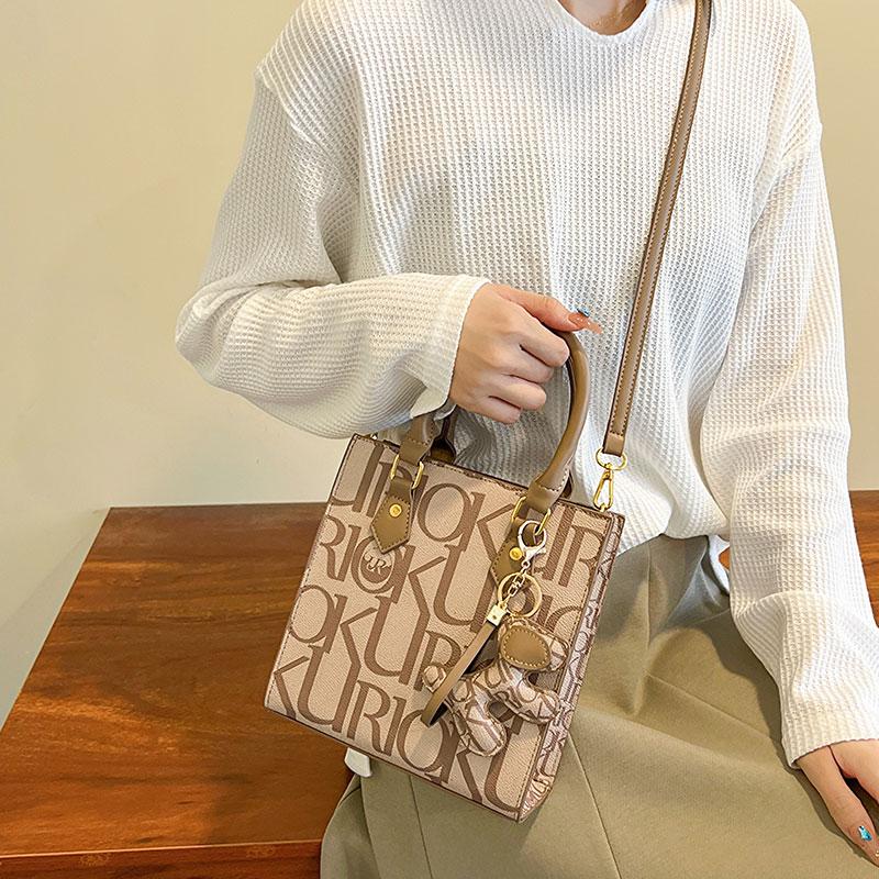 Light Luxury Handbags Women's 2024 New Large Capacity Khaki Letter Tote Bag Advanced Fashion Vertical Small Square Bag