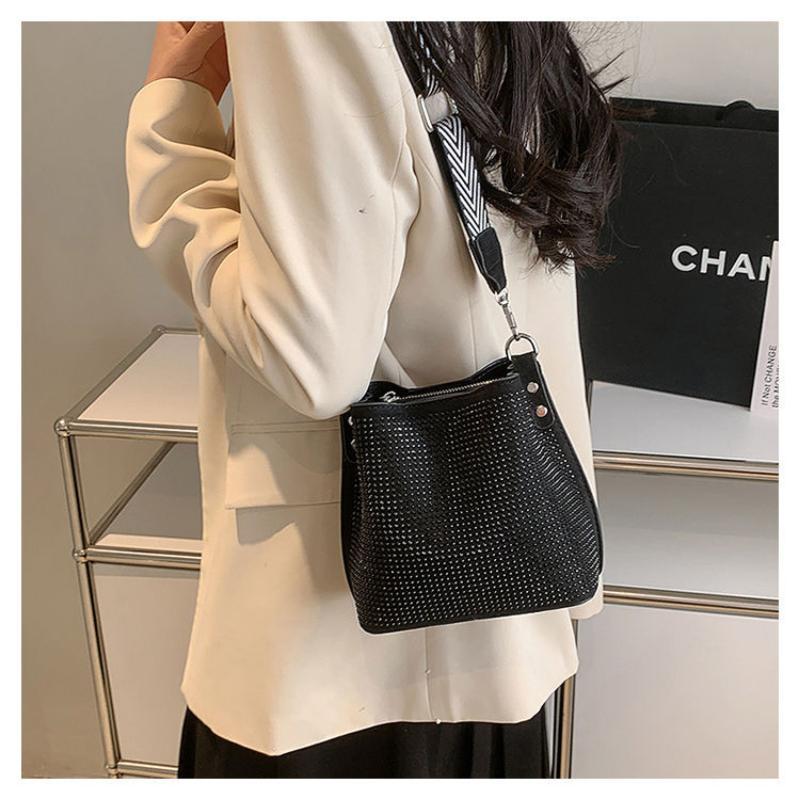 2024 summer new niche design water diamond full diamond bucket bag, solid color, high-end and fashionable shoulder bag, daily commuting versatile crossbody bag, simple and exquisite women's bag