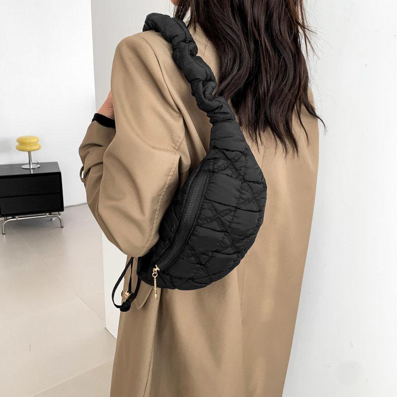 Fashionable and exquisite small bag for women's new 2024 pleated cloud chest bag, niche, simple and high-end, versatile crossbody bag