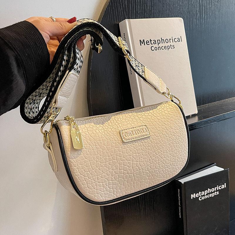 Fashion Popular Niche Bag 2024 New Women's Bag Fashion Wide Strap Messenger Bag High Sense Saddle Bag Small Crossbody Bag with Exquisite Details and Fashionable Wide Shoulder Strap