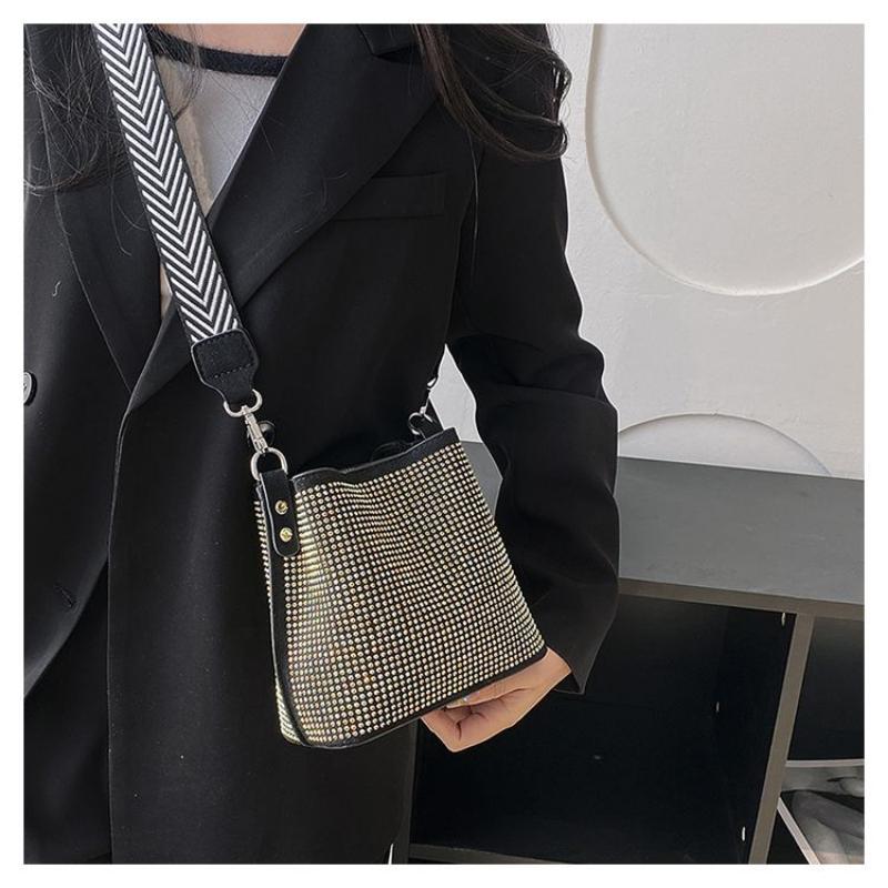 2024 summer new niche design water diamond full diamond bucket bag, solid color, high-end and fashionable shoulder bag, daily commuting versatile crossbody bag, simple and exquisite women's bag