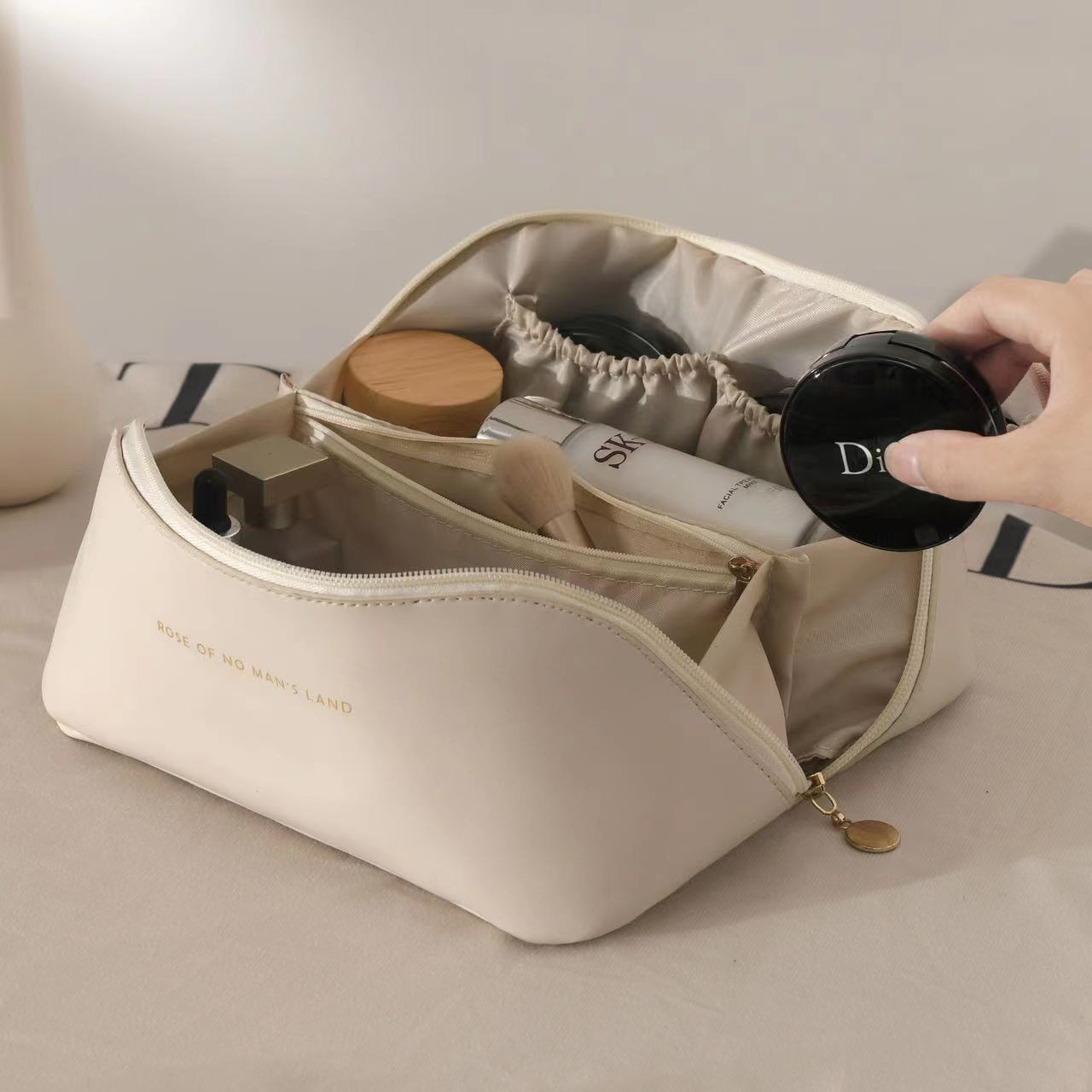 Korean Style Cosmetic Bag Portable Large Capacity High Sense Internet Celebrity 2024 New Travel Cosmetics Wash Bag