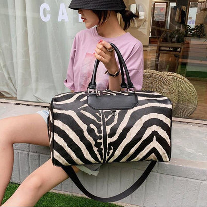 Star Style 2024 New Black and White Stripe Premium One Shoulder Large Capacity Zebra Pattern Travel and Fitness Bag