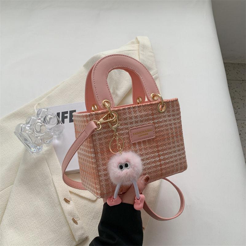 2024 Spring/Summer New High Quality Fashion Small Square Bag Cute Plush Ball Pendant Single Shoulder Bag Fresh and Sweet Handheld Crossbody Bag Plaid Classic Simple Women's Bag