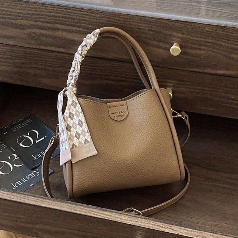 Handbags Women's 2024 New Niche Bucket Bag Commuter's All-Matching Shoulder Messenger Bag Popular Women's Bags