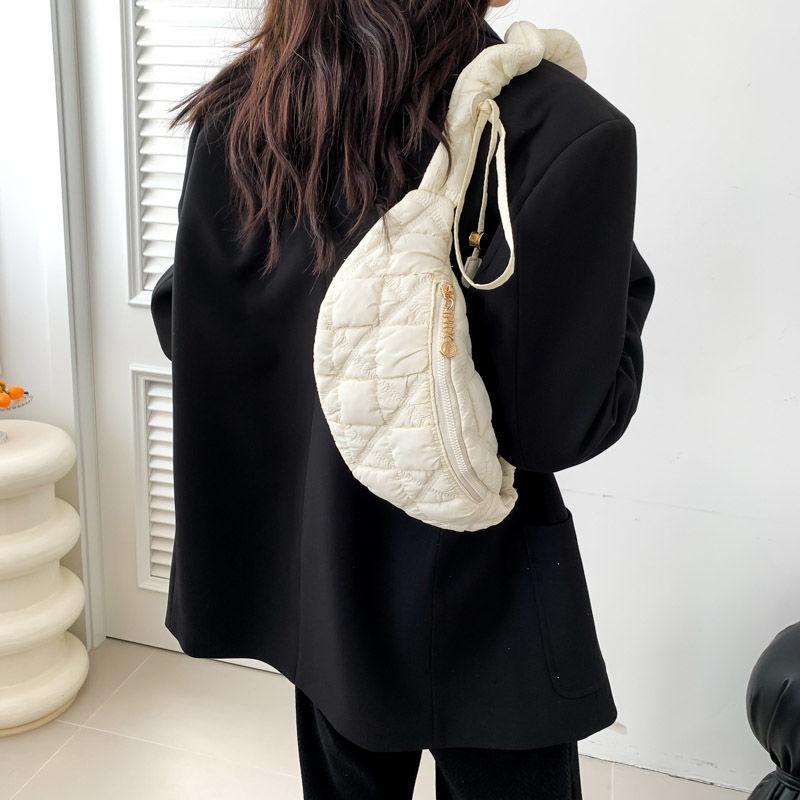 Fashionable and exquisite small bag for women's new 2024 pleated cloud chest bag, niche, simple and high-end, versatile crossbody bag