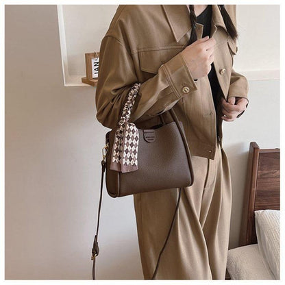 Handbags Women's 2024 New Niche Bucket Bag Commuter's All-Matching Shoulder Messenger Bag Popular Women's Bags