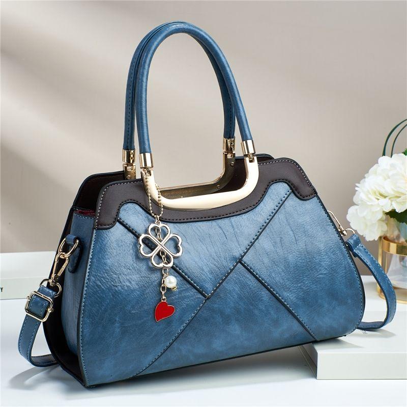 Large capacity portable bag for women 2024 new high-end texture niche design single shoulder bag retro elegant metal pendant decoration crossbody bag