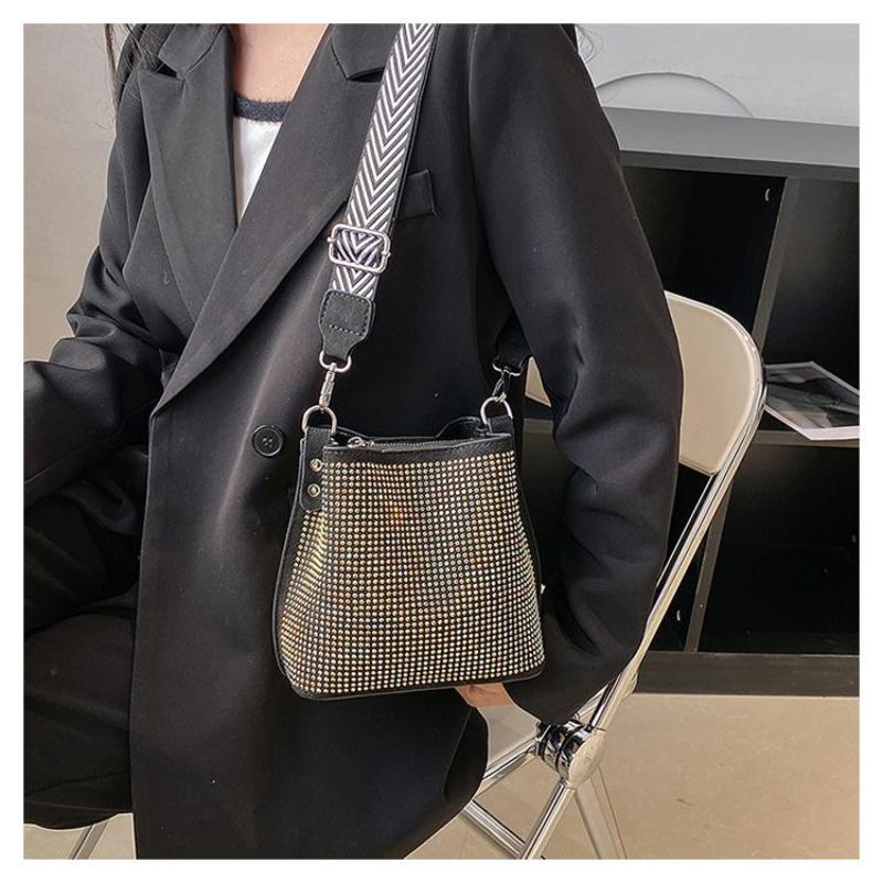 2024 summer new niche design water diamond full diamond bucket bag, solid color, high-end and fashionable shoulder bag, daily commuting versatile crossbody bag, simple and exquisite women's bag