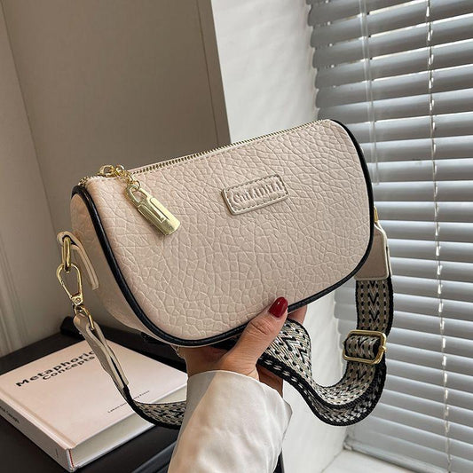 Fashion Popular Niche Bag 2024 New Women's Bag Fashion Wide Strap Messenger Bag High Sense Saddle Bag Small Crossbody Bag with Exquisite Details and Fashionable Wide Shoulder Strap