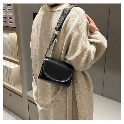 Advanced Japanese and Korean retro underarm small bag for women in 2024 New Fashion Versatile Western style Crossbody Bag Saddle Bag Retro Casual Cross Straddle Bag Fashion Simple Phone Bag