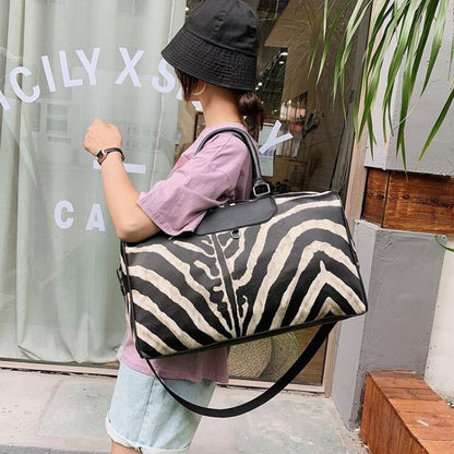 Star Style 2024 New Black and White Stripe Premium One Shoulder Large Capacity Zebra Pattern Travel and Fitness Bag