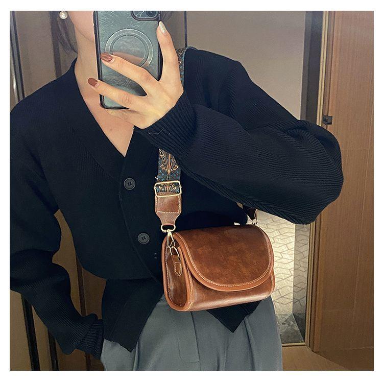 Advanced Japanese and Korean retro underarm small bag for women in 2024 New Fashion Versatile Western style Crossbody Bag Saddle Bag Retro Casual Cross Straddle Bag Fashion Simple Phone Bag