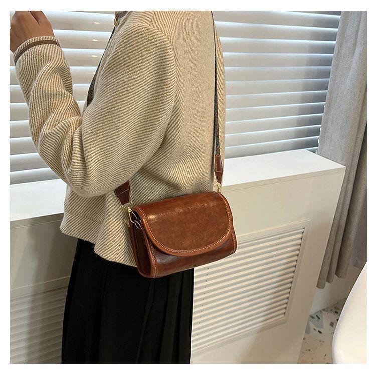 Advanced Japanese and Korean retro underarm small bag for women in 2024 New Fashion Versatile Western style Crossbody Bag Saddle Bag Retro Casual Cross Straddle Bag Fashion Simple Phone Bag