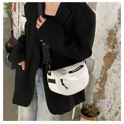 Niche Lightweight Bags Women 2024 New Popular All-Matching High Quality Crossbody Bag Leisure Sports Dumpling Bag Shoulder Bag