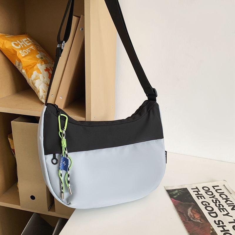 Lightweight Casual Canvas Messenger Bag for Women New Dumpling Bag One Shoulder Sports Backpack Large Capacity Messenger Bag Unisex New Dumpling Bag