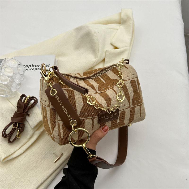 Small Bag for Women 2024 Spring New Fashion Mori Shoulder Bag Fashion Trending Ins Portable Messenger Bag Pillow Bag