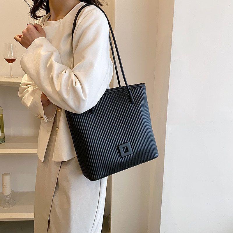 Advanced Texture Korean Style One Shoulder Bag Female 2024 New Arrival Work Commute Internet Celebrity Same Style Niche Bucket Tote Bag