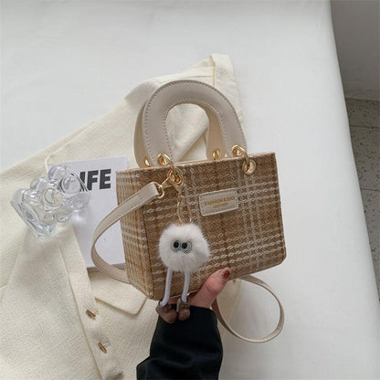 2024 Spring/Summer New High Quality Fashion Small Square Bag Cute Plush Ball Pendant Single Shoulder Bag Fresh and Sweet Handheld Crossbody Bag Plaid Classic Simple Women's Bag