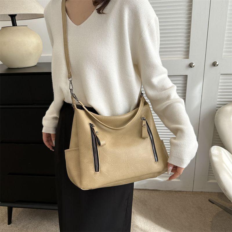 Korean Style Large Capacity Bag for Women 2024 New Versatile Retro Messenger Bag Textured Shoulder Commuter Bucket Tote Bag