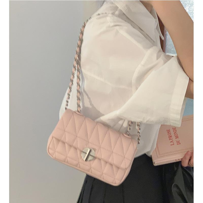 Versatile Crossbody Bag for Women's Summer 2024 New Fashion Wind Chain Bag High Grade One Shoulder Small Square Bag High Grade Soft PU Leather Chain Straddle Women's Bag Cute Small Chain Bag