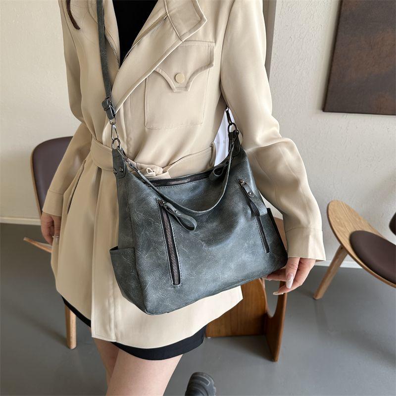 Korean Style Large Capacity Bag for Women 2024 New Versatile Retro Messenger Bag Textured Shoulder Commuter Bucket Tote Bag