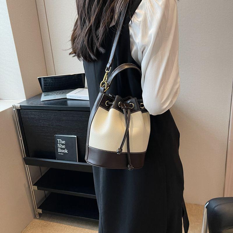 2024 Summer New High Quality Soft PU Bucket Bag Small and Popular French Fashionable Commuter Large Capacity Fashion Handbag Contrast Color Elegant Classic Retro Crossbody Bag