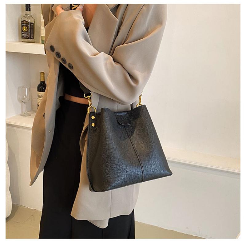 2024 Spring/Summer New Solid Color Fashion Versatile Large Capacity Bucket Bag Double Strap Shoulder Strap Wide Shoulder Strap Comfortable Portable Crossbody Bag Retro Classic Commuting High Quality Women's Bag