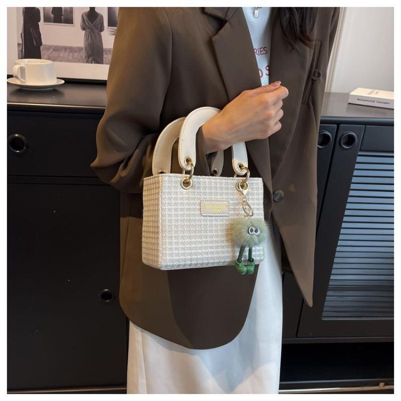 2024 Spring/Summer New High Quality Fashion Small Square Bag Cute Plush Ball Pendant Single Shoulder Bag Fresh and Sweet Handheld Crossbody Bag Plaid Classic Simple Women's Bag