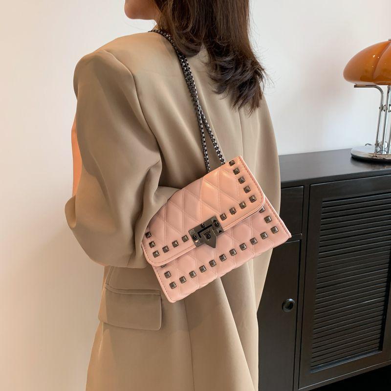 Retro Summer Small Bag Women's Diagonal Straddle Bag 2024 New Popular Women's Bag Fashion Versatile INS Chain Small One Shoulder Crossbody Bag Personalized Small Chain Bag Temperament Women's Bag