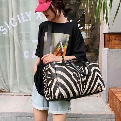 Star Style 2024 New Black and White Stripe Premium One Shoulder Large Capacity Zebra Pattern Travel and Fitness Bag