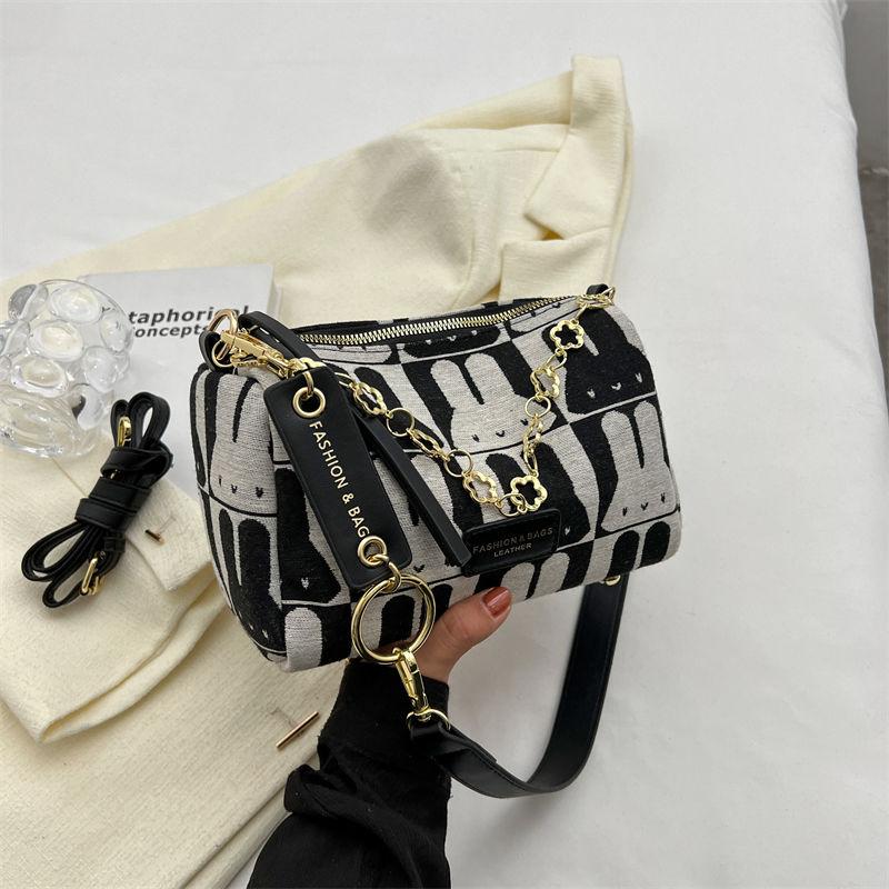 Small Bag for Women 2024 Spring New Fashion Mori Shoulder Bag Fashion Trending Ins Portable Messenger Bag Pillow Bag