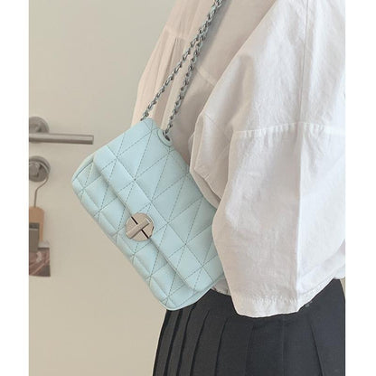 Versatile Crossbody Bag for Women's Summer 2024 New Fashion Wind Chain Bag High Grade One Shoulder Small Square Bag High Grade Soft PU Leather Chain Straddle Women's Bag Cute Small Chain Bag