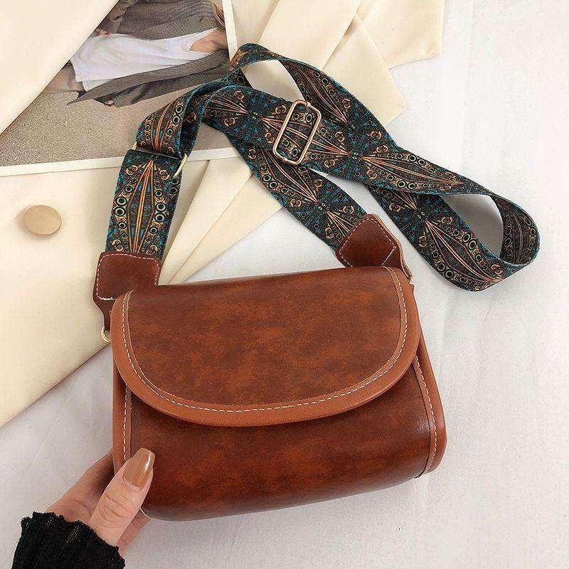 Advanced Japanese and Korean retro underarm small bag for women in 2024 New Fashion Versatile Western style Crossbody Bag Saddle Bag Retro Casual Cross Straddle Bag Fashion Simple Phone Bag