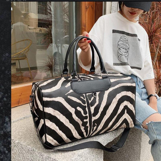 Star Style 2024 New Black and White Stripe Premium One Shoulder Large Capacity Zebra Pattern Travel and Fitness Bag