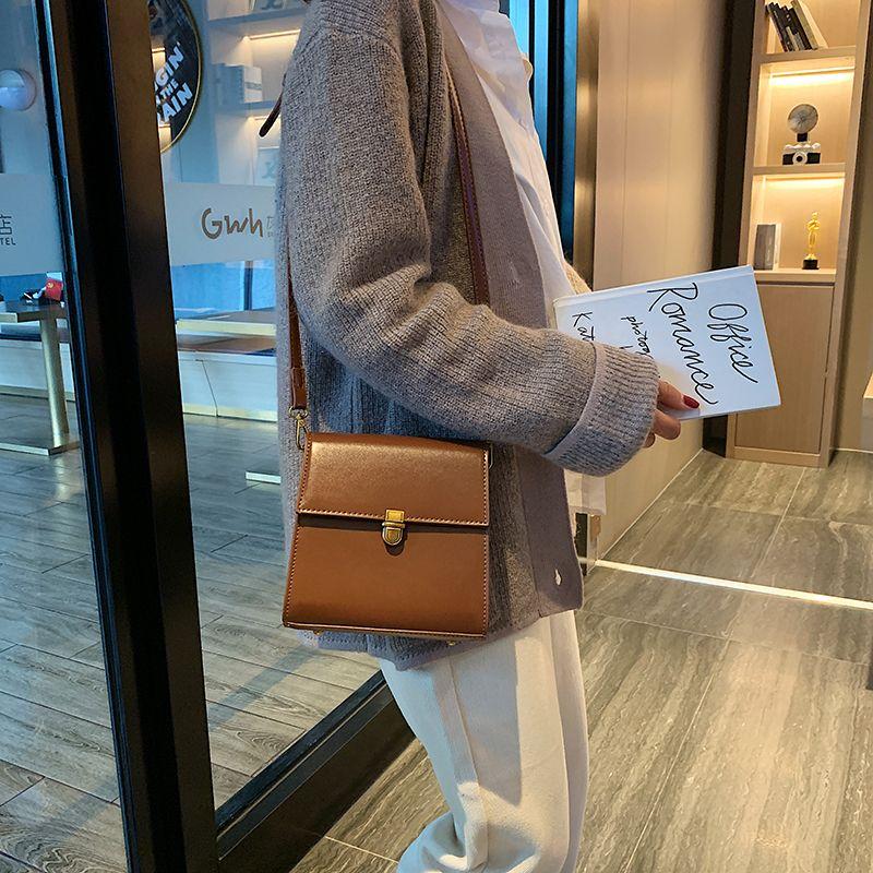 Retro small bag Women's temperament Elegant retro simple messenger bag 2024 new Korean version of one-shoulder fashion small square bag temperament leather bag Advanced sense of cross-over women's bag