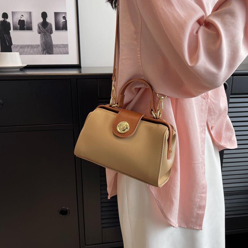 Design Elegant Commuter Bag Women's 2024 Summer New Fashion Versatile Contrast Color Handbag Advanced Sense Shoulder Bag Simple Daily Casual Crossbody Bag Intellectual Temperament Women's Bag