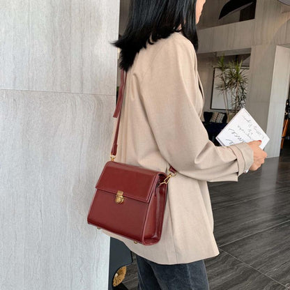 Retro small bag Women's temperament Elegant retro simple messenger bag 2024 new Korean version of one-shoulder fashion small square bag temperament leather bag Advanced sense of cross-over women's bag