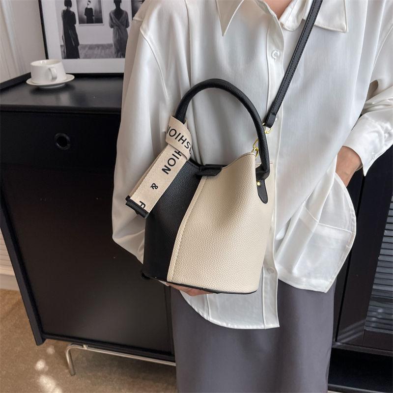 Popular fashion item this year Elegant temperament Small bag for women 2024 New summer Fashionable casual commuting ins Crossbody bag Contrast color design Simple and elegant Fashion Portable bucket bag